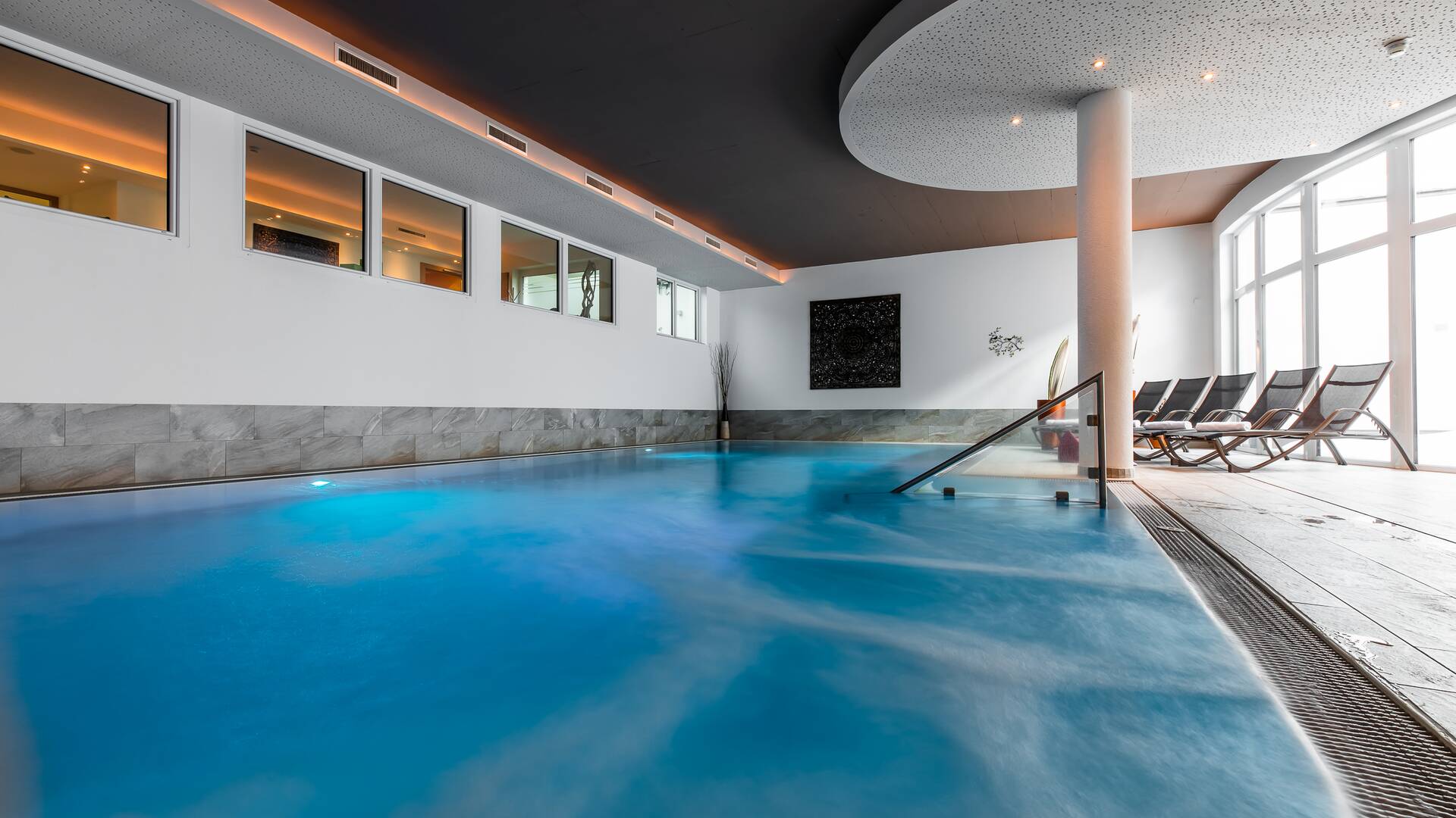 indoor pool wellness hotel Paznaun Valley