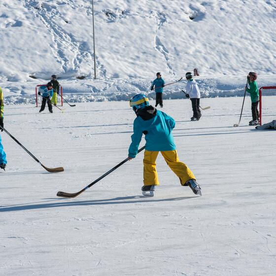 Eishockey im Winterurlaub in Tirol